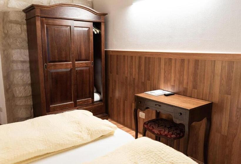 בית מלון כפרי Albergo Garni Orchidea