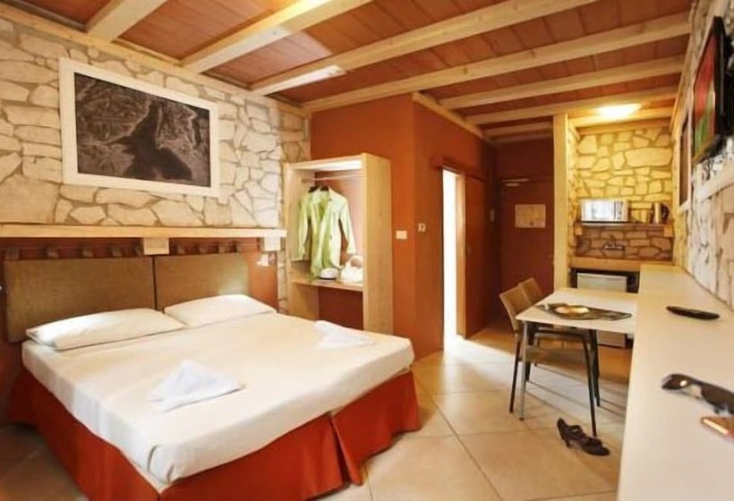 בית מלון כפרי Albergo Garni Orchidea