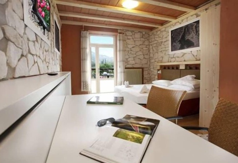 בית מלון כפרי Albergo Garni Orchidea