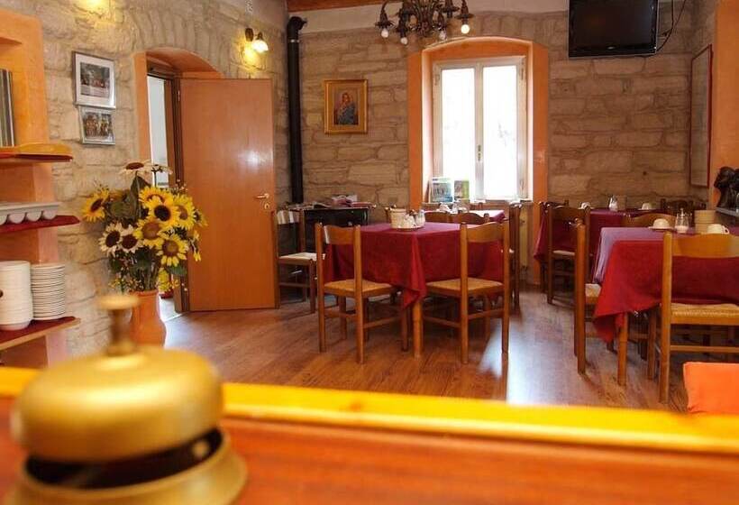 בית מלון כפרי Albergo Garni Orchidea