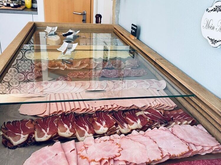 בית מלון כפרי Bistro Europa