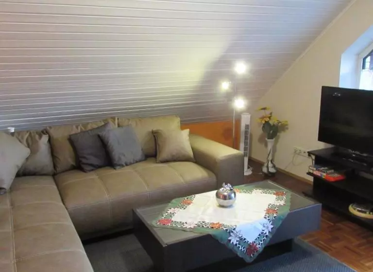 ホテル Em Gardestueffje Eifel Apartements