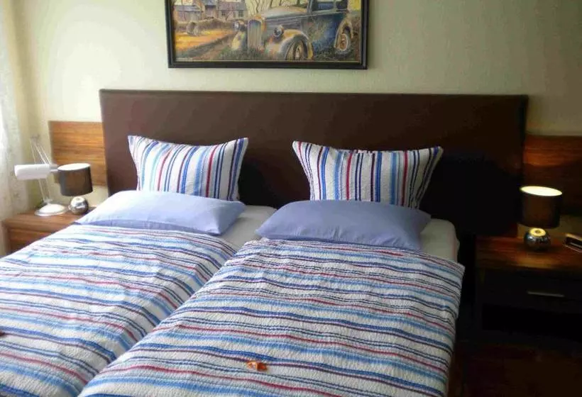 ホテル Em Gardestueffje Eifel Apartements