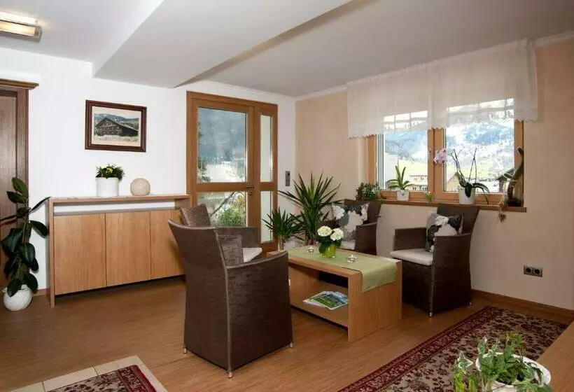 Hotelli Haus Alpina