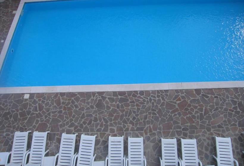 Отель Residence Poggio Al Lago