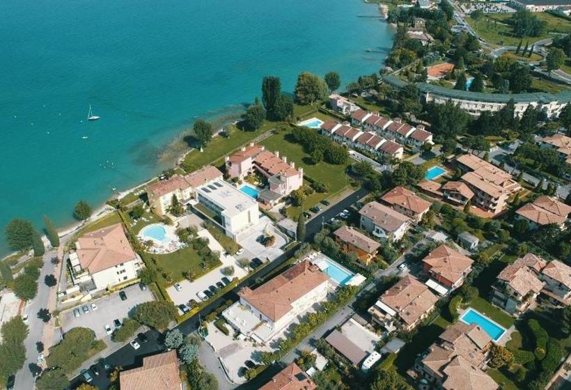 Отель Residence Poggio Al Lago