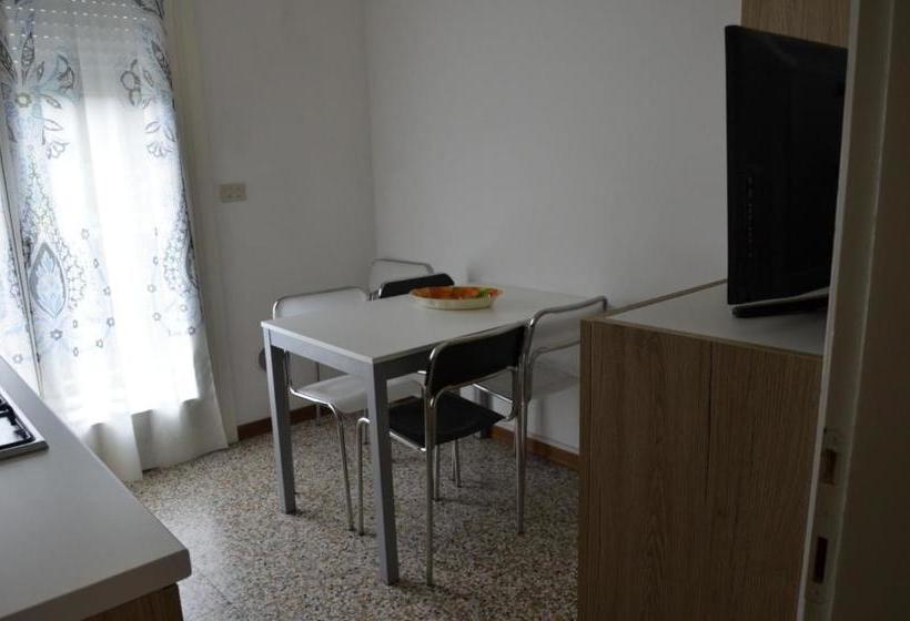 Отель Residence Poggio Al Lago