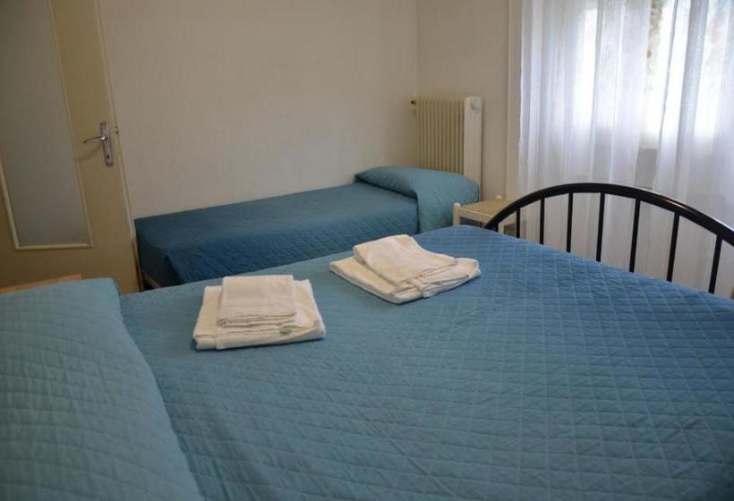 Отель Residence Poggio Al Lago