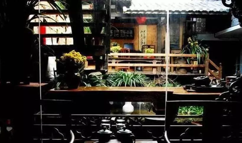 Hotelli 2418 Inn Lijiang