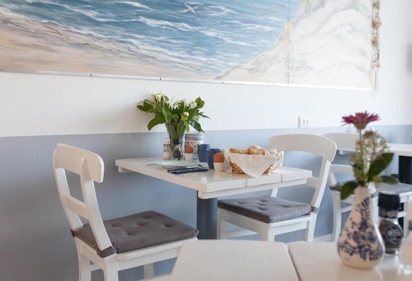 Отель Bed&breakfast Aan Strand