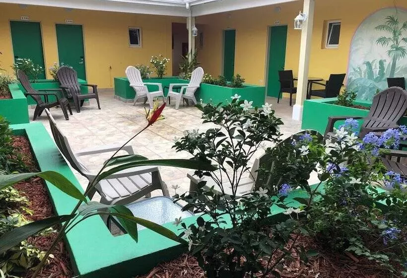 هتل Carl S Unique Inn & Conference Facilities