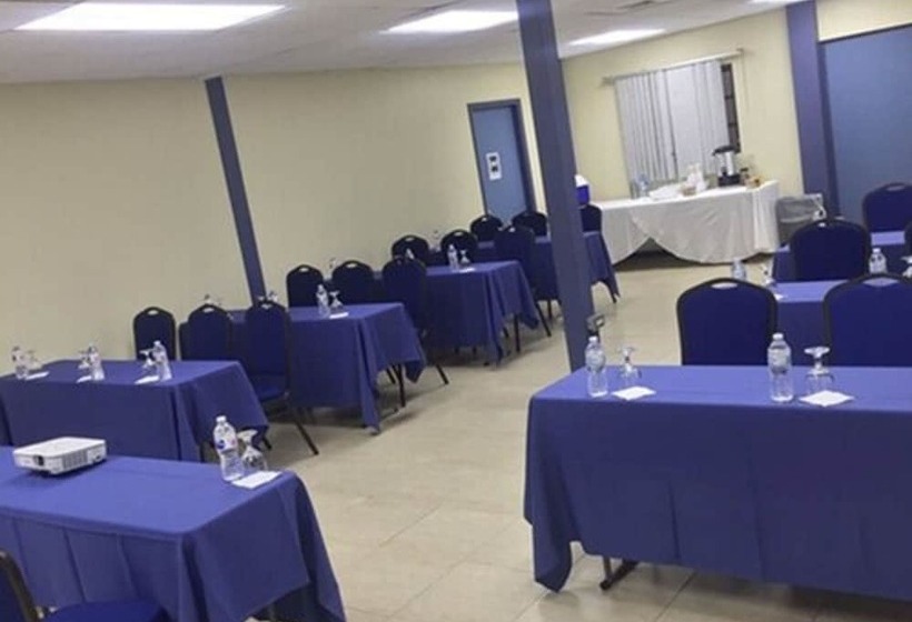 هتل Carl S Unique Inn & Conference Facilities