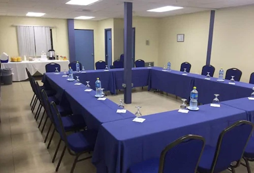 هتل Carl S Unique Inn & Conference Facilities