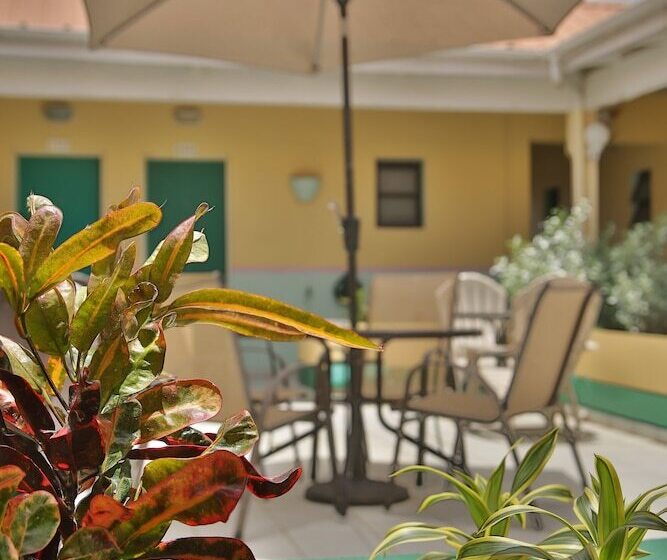 هتل Carl S Unique Inn & Conference Facilities