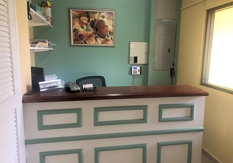 هتل Carl S Unique Inn & Conference Facilities