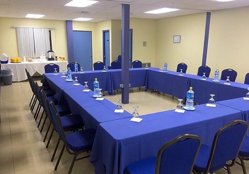 هتل Carl S Unique Inn & Conference Facilities