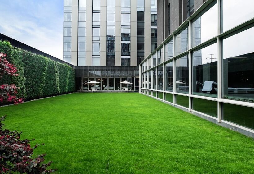 The Lotus Hotel Chongqing