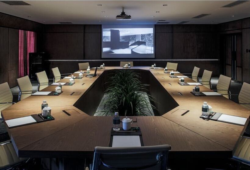 The Lotus Hotel Chongqing