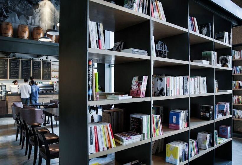 The Lotus Hotel Chongqing