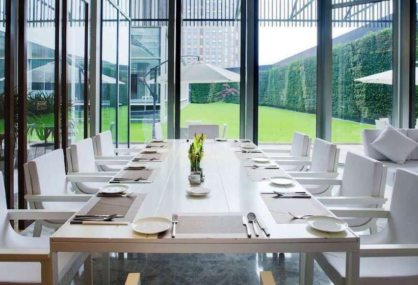 The Lotus Hotel Chongqing