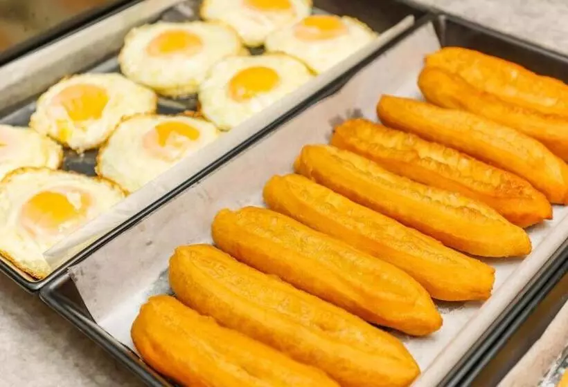 Ji Hotel Shanghai Xujiahui Caobao Road Metro Station