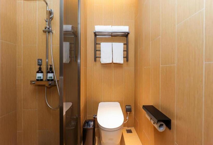Ji Hotel Shanghai Xujiahui Caobao Road Metro Station