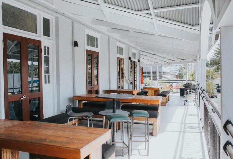 Отель Coolangatta Sands