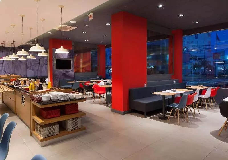 ホテル Ibis Navegantes Itajai