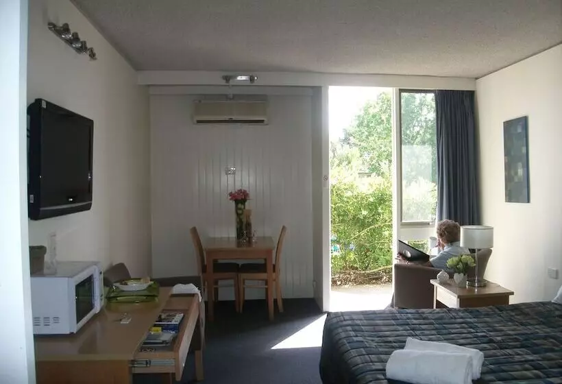 Parkwood Motel & Apartments