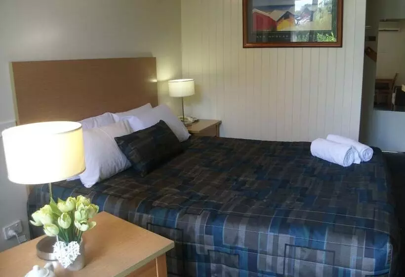 Parkwood Motel & Apartments