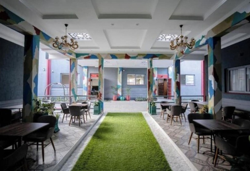 هتل Blooming Suites