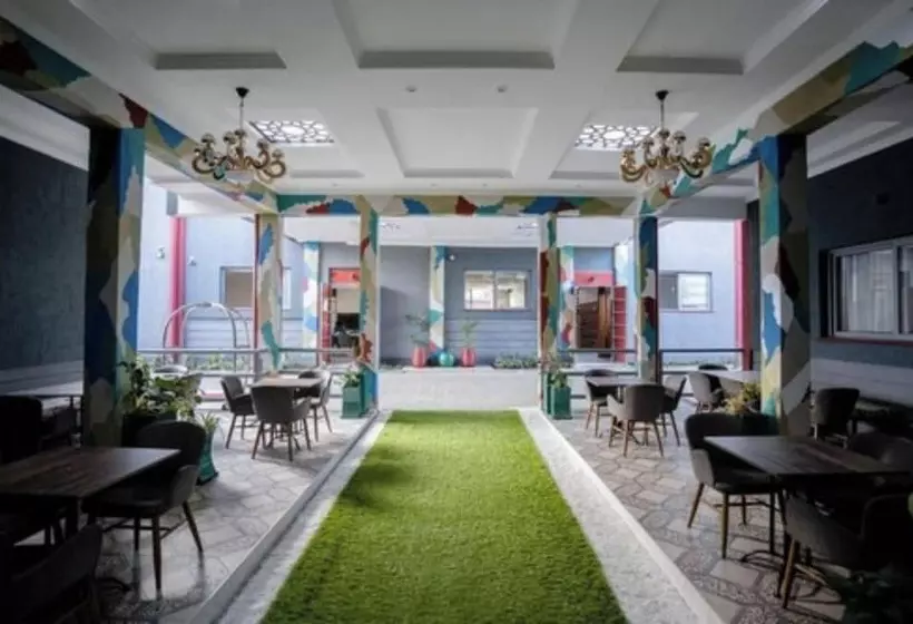 هتل Blooming Suites