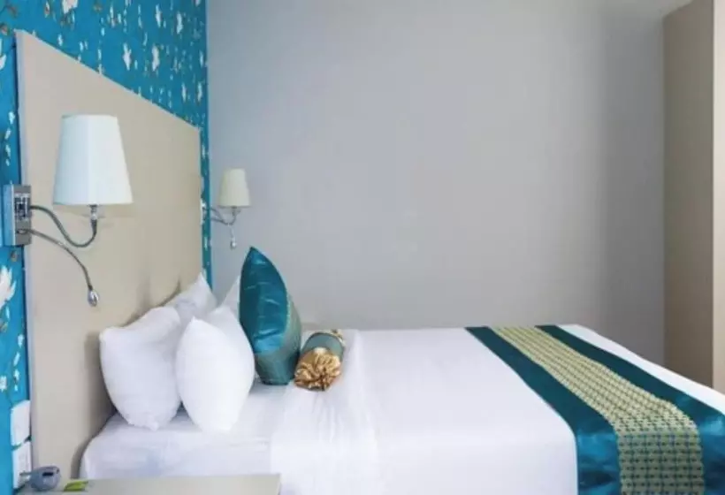 هتل Blooming Suites