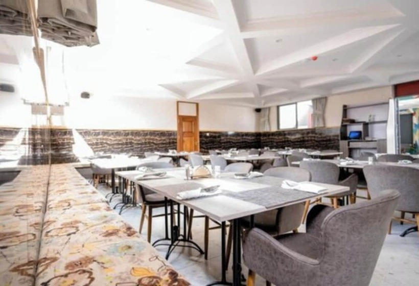 هتل Blooming Suites