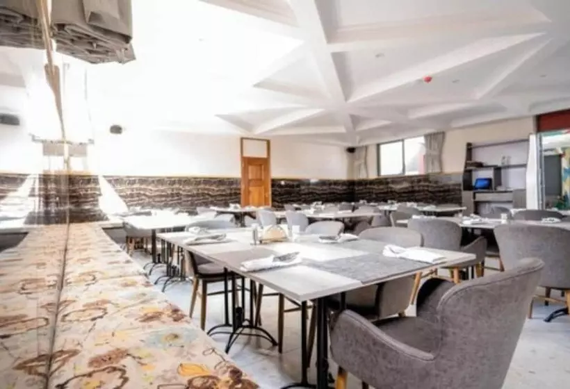 هتل Blooming Suites