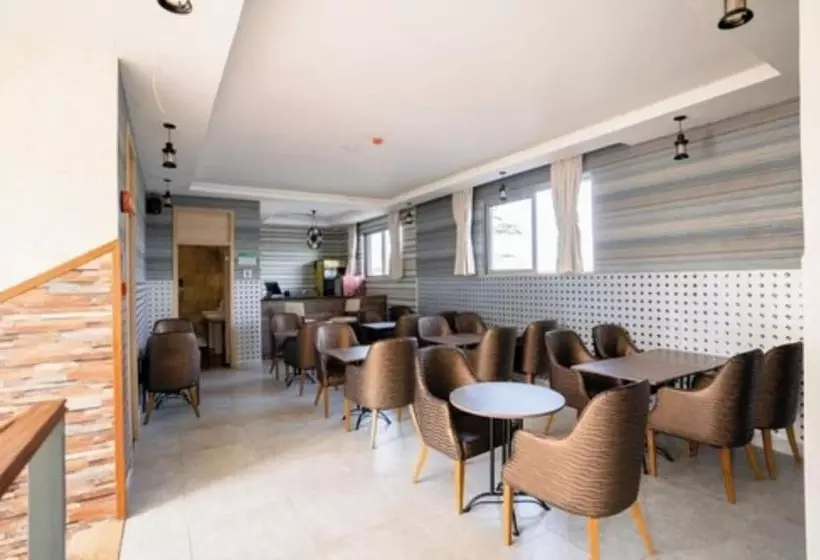 هتل Blooming Suites