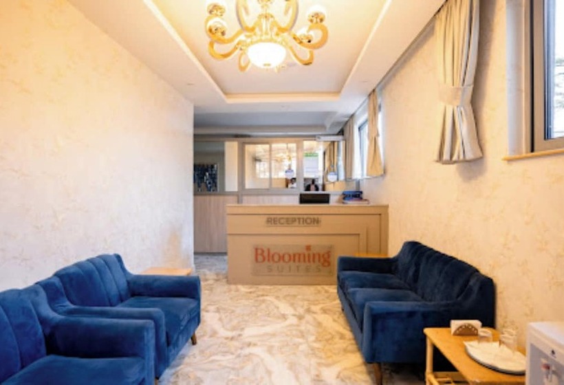 هتل Blooming Suites