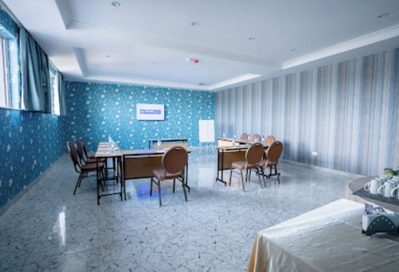 هتل Blooming Suites