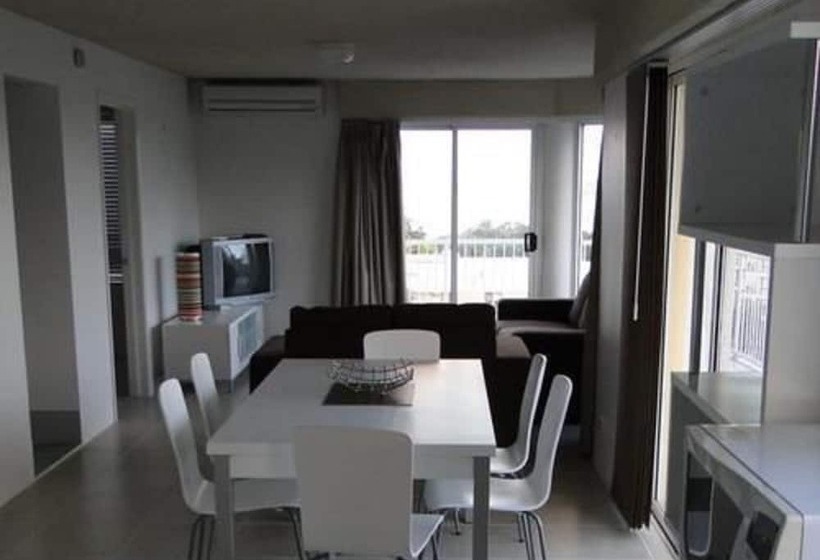 Bayviews & Harbourview Holiday Apartments