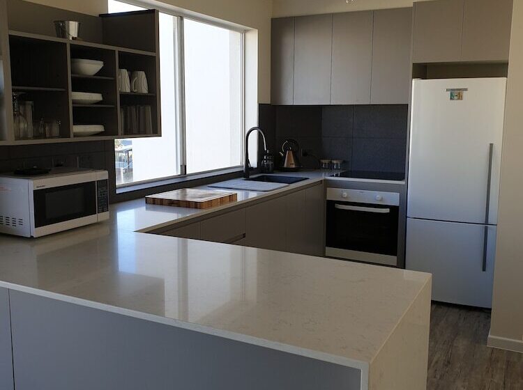 Bayviews & Harbourview Holiday Apartments