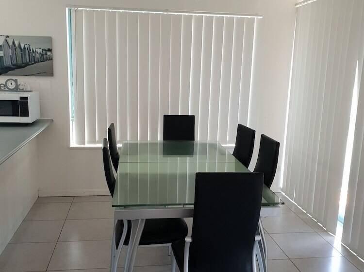 Bayviews & Harbourview Holiday Apartments