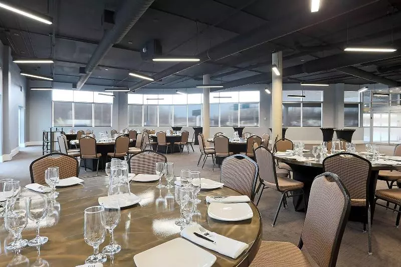 ホテル Courtyard By Marriott Montreal West Island/baie D’urfe
