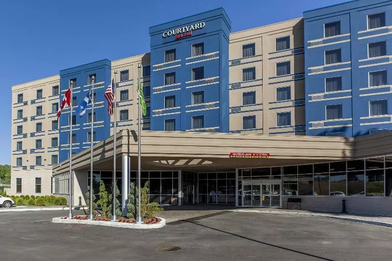 ホテル Courtyard By Marriott Montreal West Island/baie D’urfe