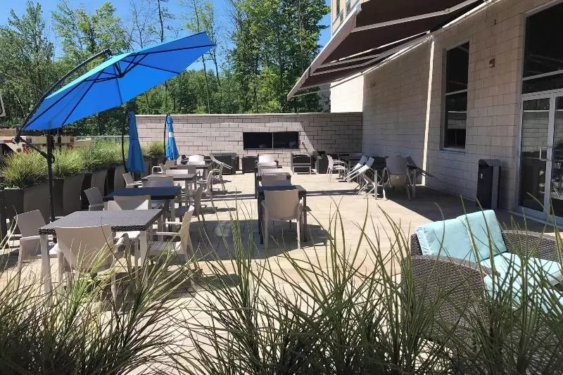 ホテル Courtyard By Marriott Montreal West Island/baie D’urfe