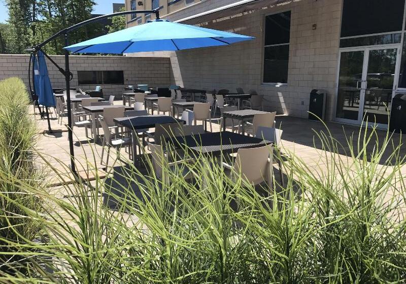 호텔 Courtyard By Marriott Montreal West Island/baie D’urfe