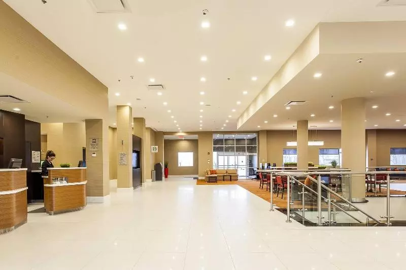 ホテル Courtyard By Marriott Montreal West Island/baie D’urfe