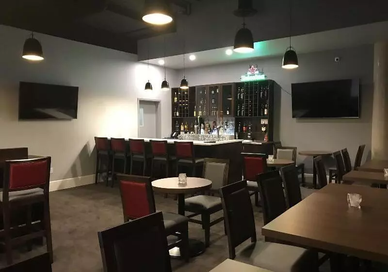 ホテル Courtyard By Marriott Montreal West Island/baie D’urfe
