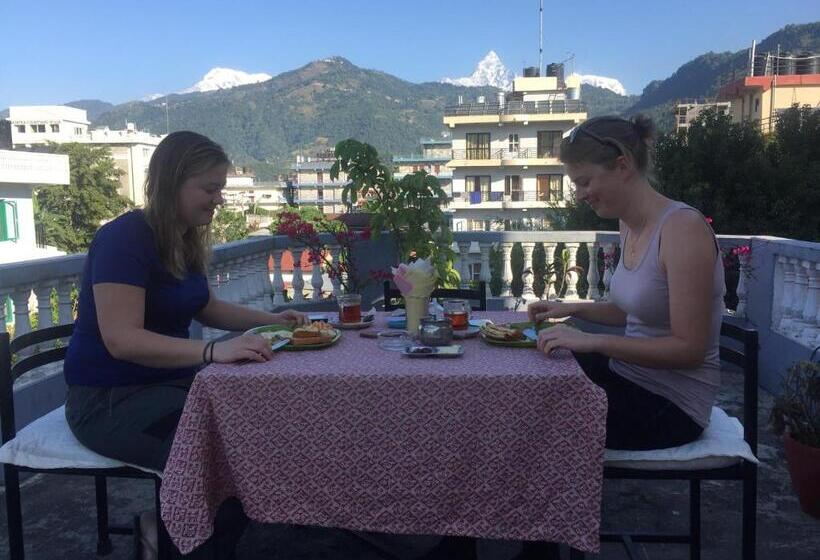 هتل Fishtail Villa