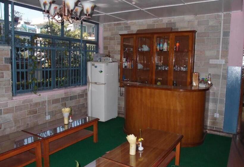 هتل Fishtail Villa