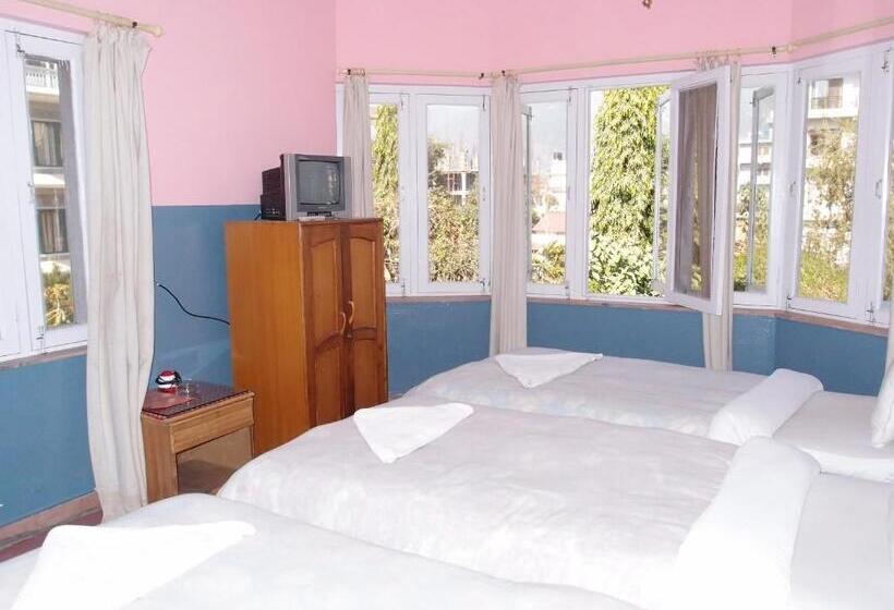 هتل Fishtail Villa